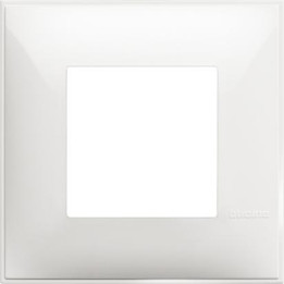 Рамка Classia Basics белая 1 место