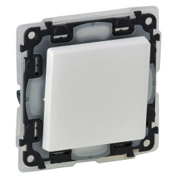 One-way switch Valena Life - 10 AX - 250 V - IP44 - with cover plate - white