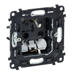 2P+E socket with shutters Valena InMatic -auto. terminals -German std -16-250V