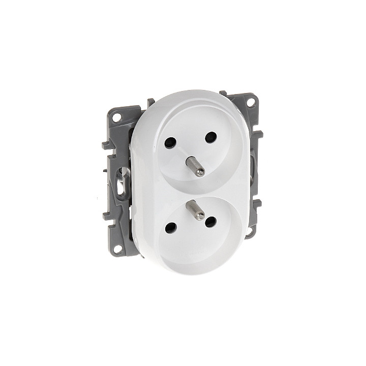 LEGRAND LE-764542 Niloe двойная настенная розетка 16A 230V тип E французский стандарт белая